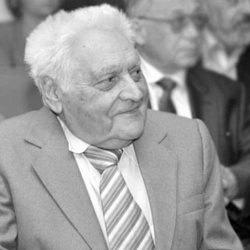 16 мая 2020 г. исполняется 90-лет со дня рождения академика РАН Михаил Тимофеевич Луценко (1930-2017 гг.) – основателя и первого директора ДНЦ ФПД